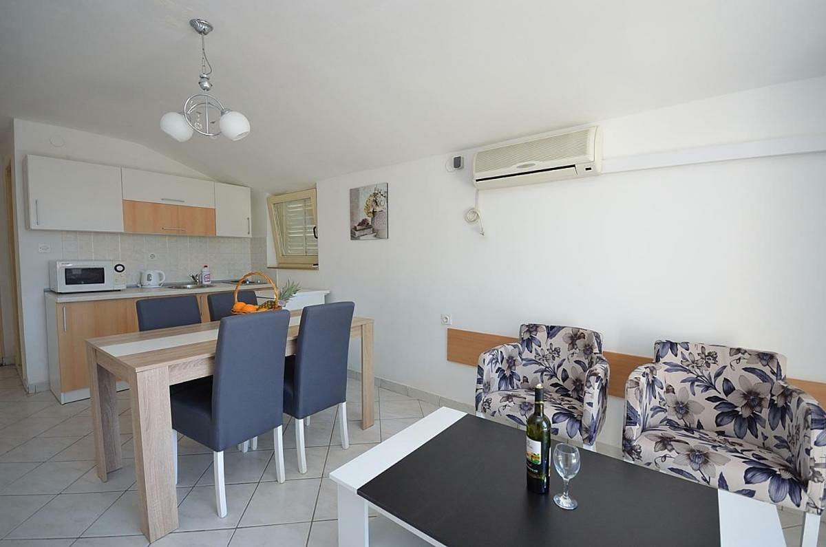 Apartmani Ana Tribalj Zewnętrze zdjęcie